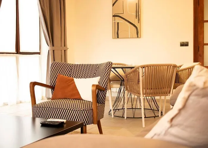 Acogedor Adosado Con Entrada Independiente